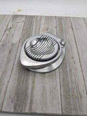 Vintage Metal Round Egg Fruit Vegetable Slicer Taiwan Silver